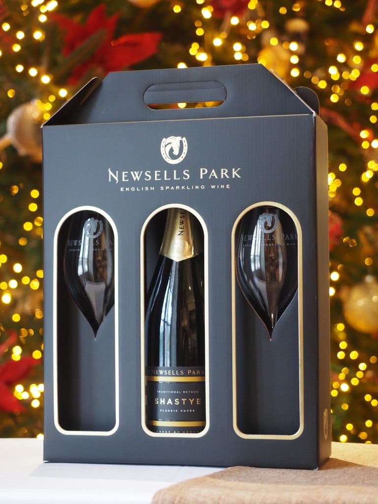 Gift Set with wine and glasses